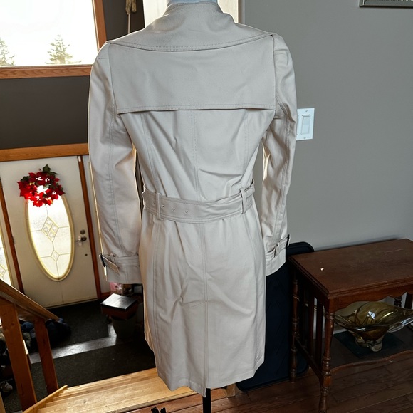 Club Monaco cream coloured trench - Picture 3 of 7
